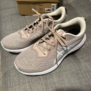 ASICS Women’s Versablast 2 shoes.